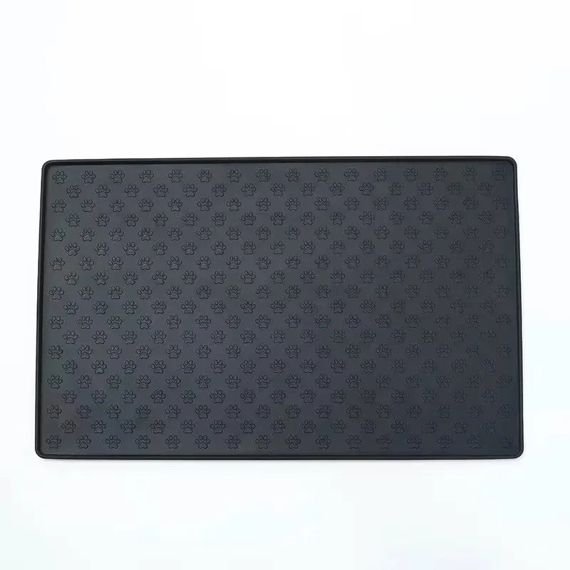 Raised-edge silicone feeding mat in Black